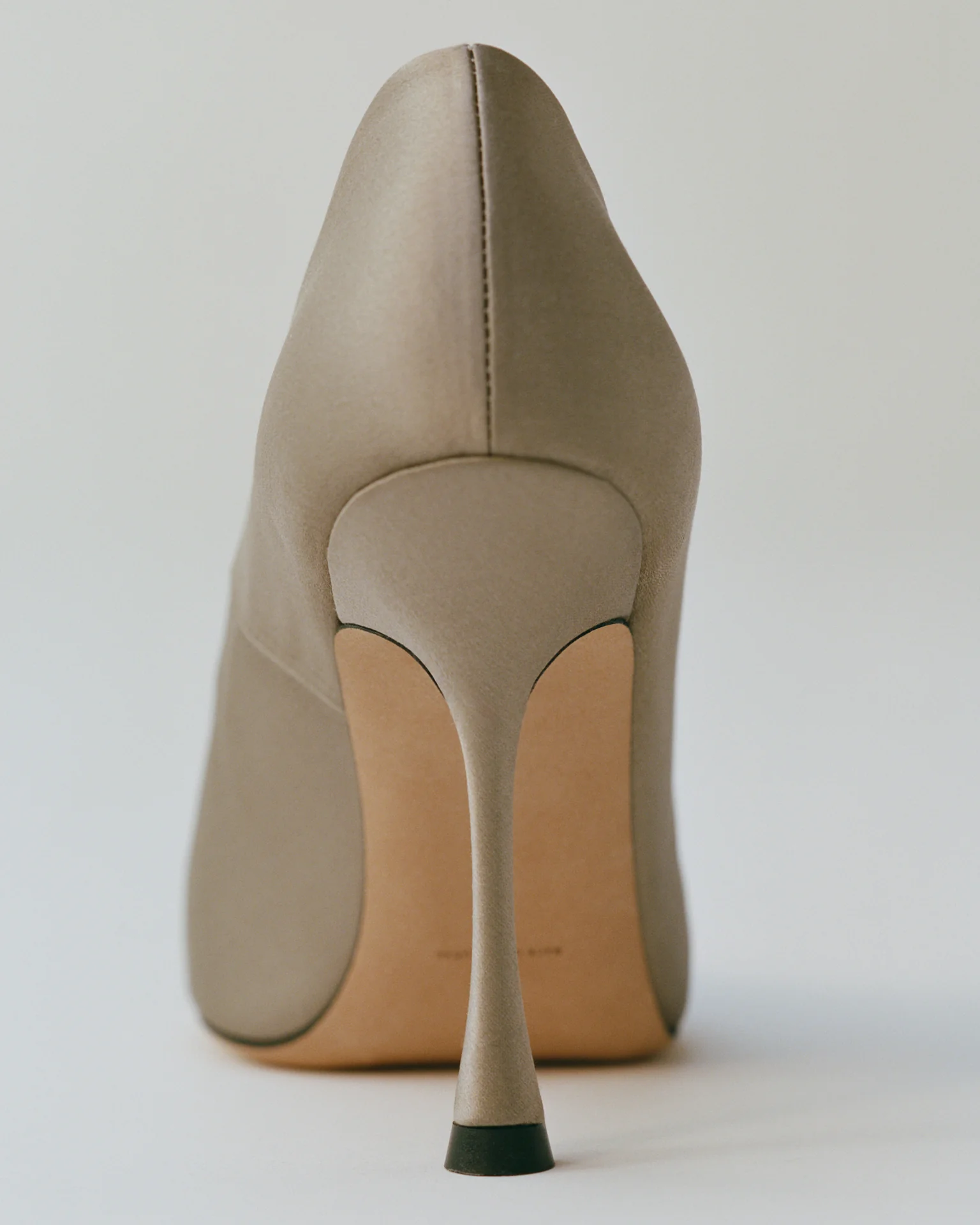 Kiss Pump Beige Gold Silk - Image 3